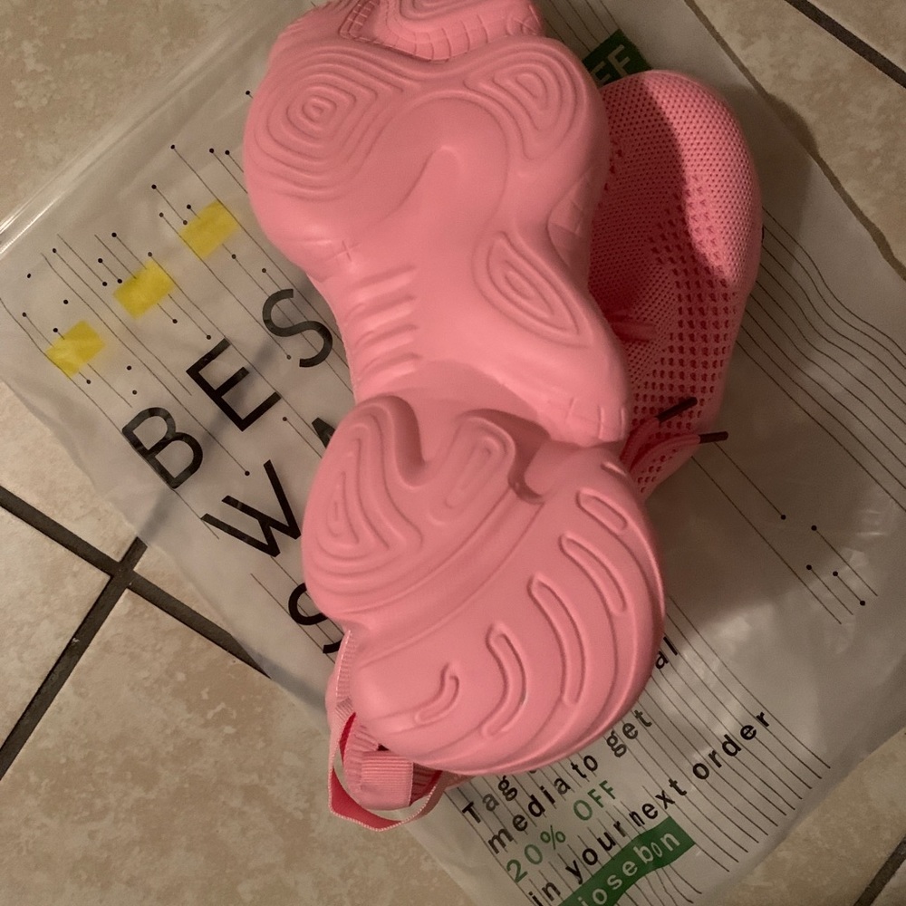 Tiosebon "Puffy" Neon Sneaker”